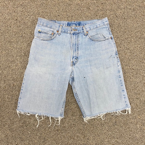 Vintage Levi’s 550 Cut Off Boyfriend Jean Shorts! - Picture 2 of 7